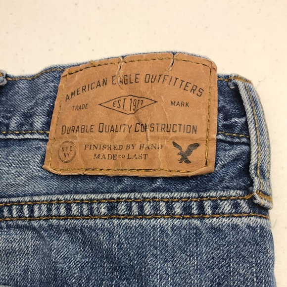 American Eagle Outfitters Blue Relaxed Jeans with Vintage Wash - Picture 2 of 11